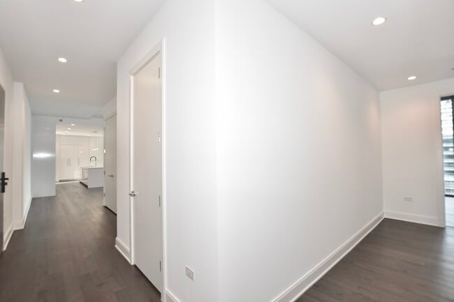 Building Photo - 60 E Randolph St