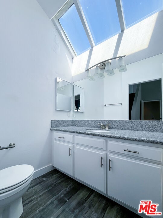 Building Photo - 9939 Topanga Canyon Blvd