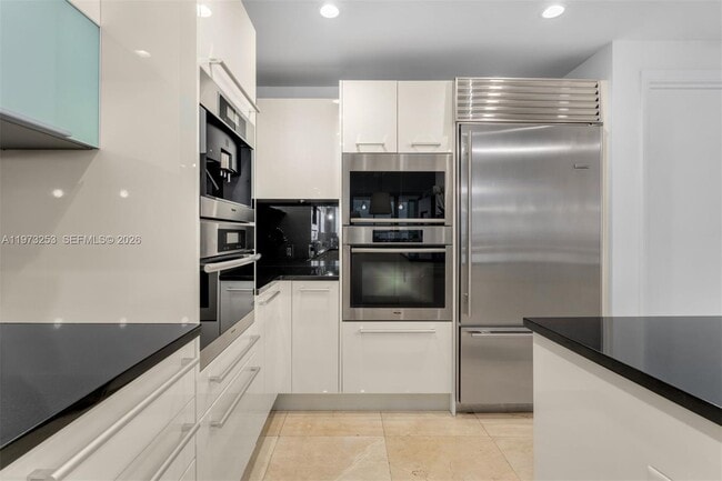 Building Photo - 17121 Collins Ave