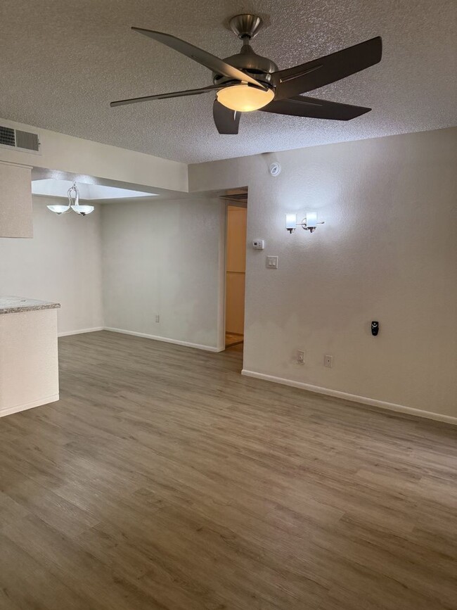 Building Photo - Newly renovated! 2 BED CONDO AT SOSSMAN & MAIN!