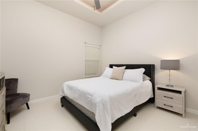 Building Photo - 13 N 51st St