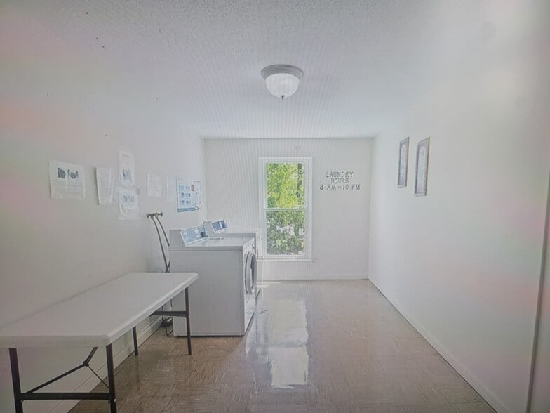 Building Photo - 3 Shadowbrook Ln