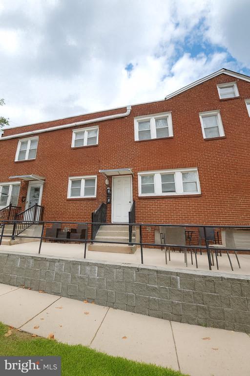 Building Photo - 171 Pine Ave