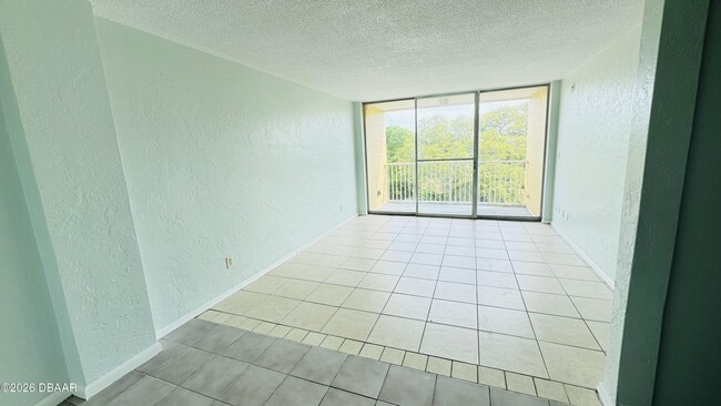 Building Photo - 732 N Halifax Ave