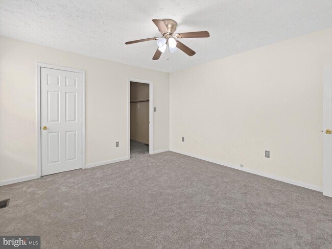 Building Photo - 6120 Gray Wolf Ct