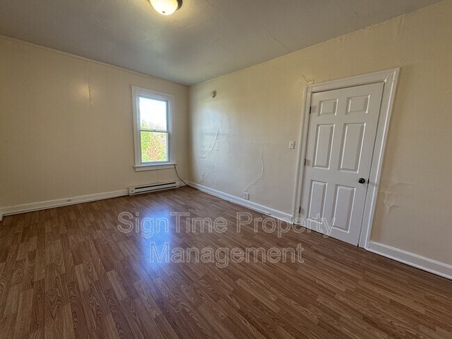 Building Photo - 666 N Prospect St