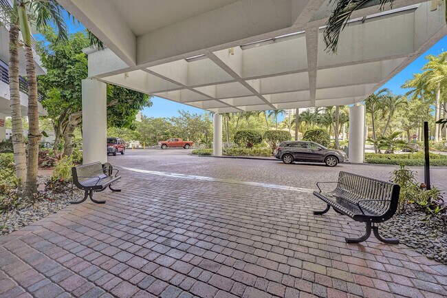 Building Photo - 3500 Mystic Pointe Dr