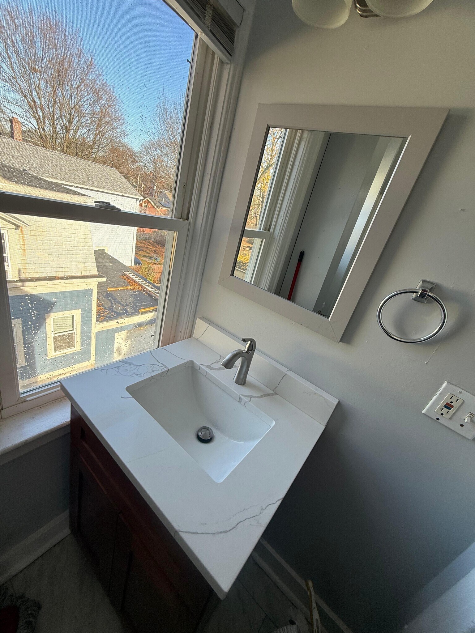 Building Photo - 37 Hudson St