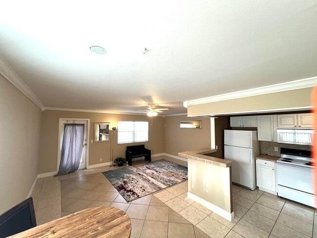 Building Photo - 322 Seville Terrace