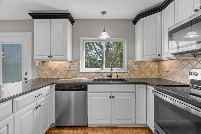 Building Photo - 16610 Green Needle Ct
