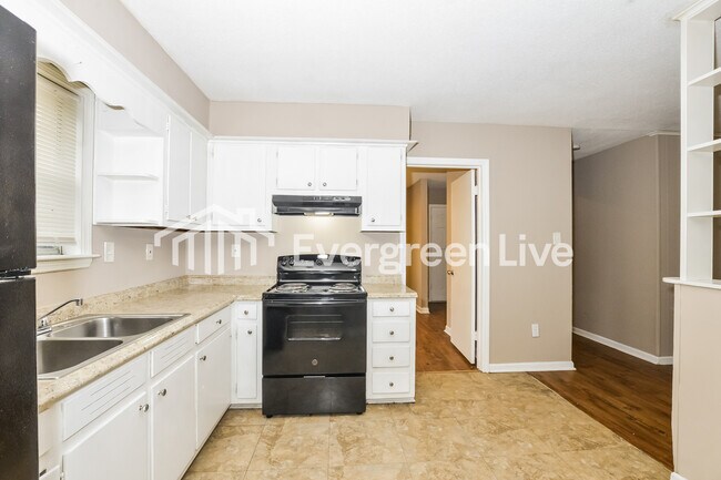 Building Photo - 3332 Clearbrook St