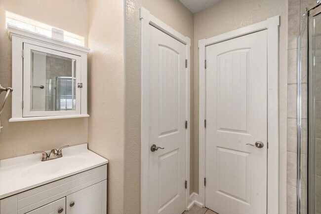 Building Photo - Beautiful Home Available in Berkeley Neigh...
