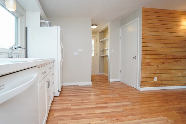 Building Photo - 5707 N Bogart Ln