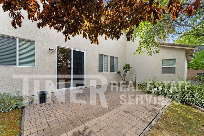 Building Photo - 35 Sabre Ct