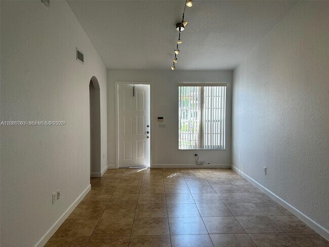 Building Photo - 2624 SW 188th Ave