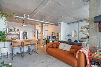 Building Photo - 444 NE 30th St