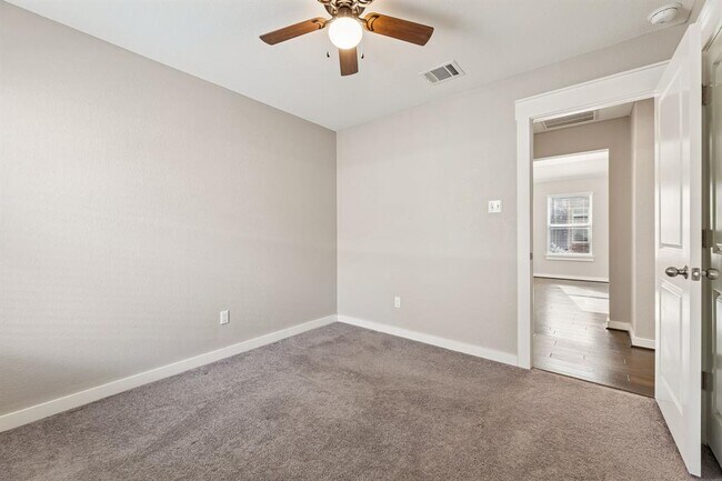 Building Photo - 128 Gidran Trail