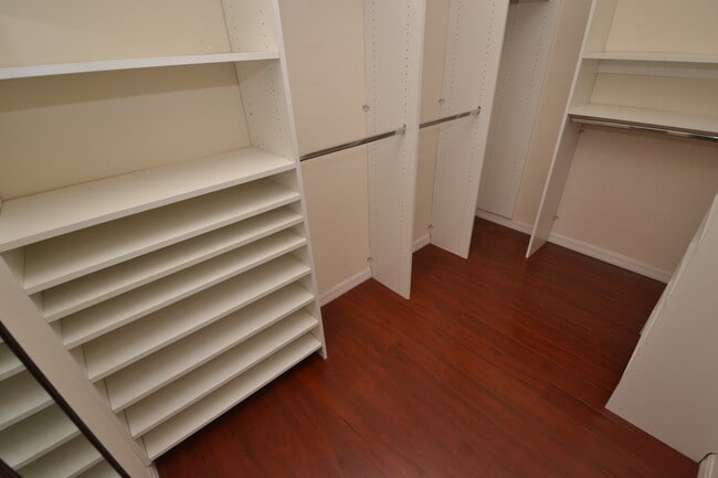 Building Photo - Gorgeous 3/2.5 Townhome in East Orlando ~ ...