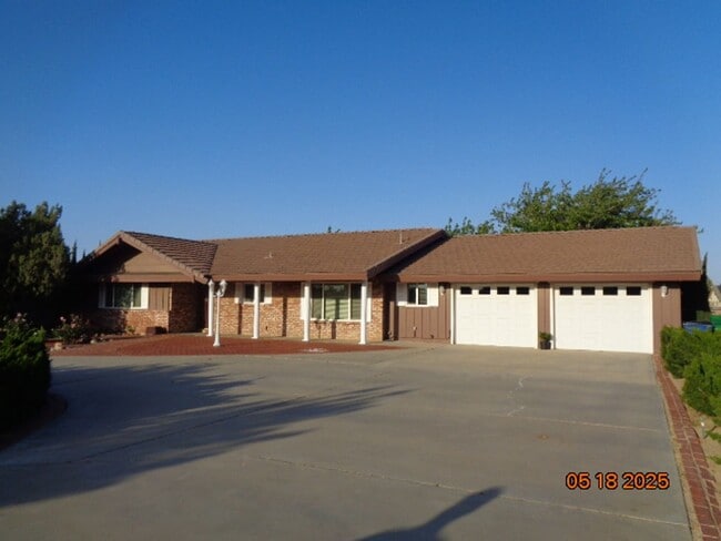 Primary Photo - Custom Home in Quartz Hill on a Large Lot