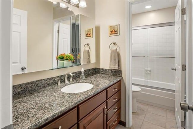 Building Photo - Stunning single-story Vista Del Cerro home with a private backyard oasis designed for effortless ...