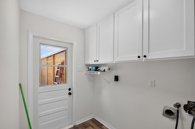 Building Photo - 5675 Sylmar Rd