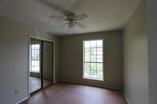 Building Photo - 4904 Ripple Creek Dr
