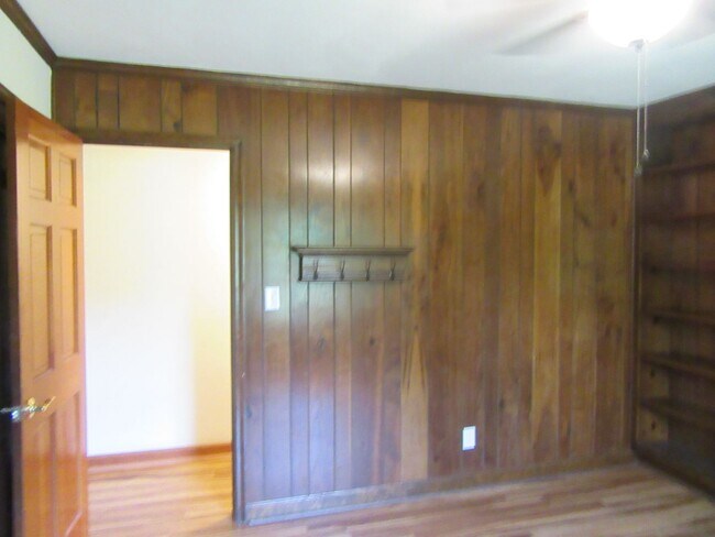 Building Photo - Beautiful Home with a Country Setting