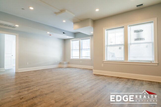 Building Photo - 124 Kenrick St