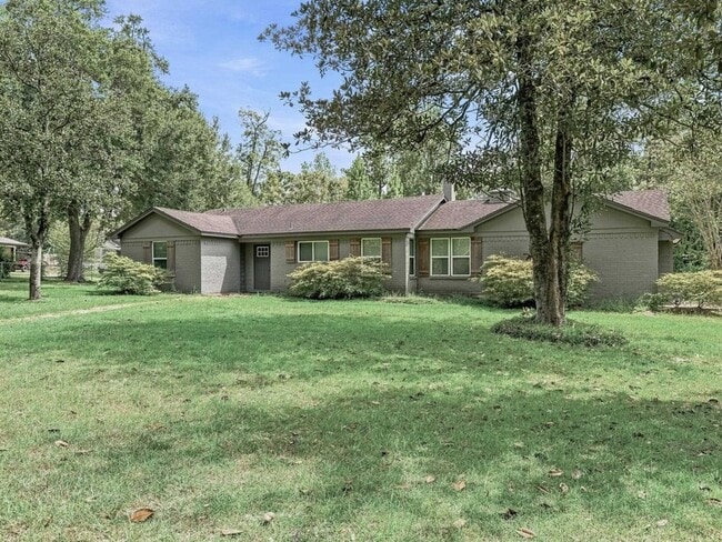 Building Photo - 165 Morris Dr