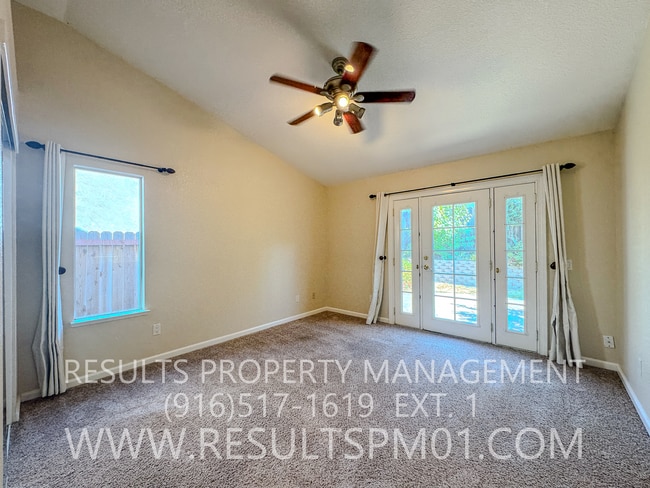 Building Photo - Lovely 3 Bedroom in Great Location!