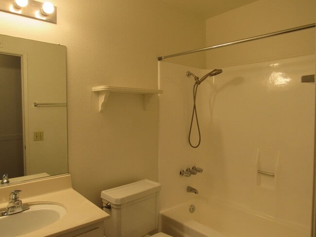 Building Photo - Cozy West Lancaster Home