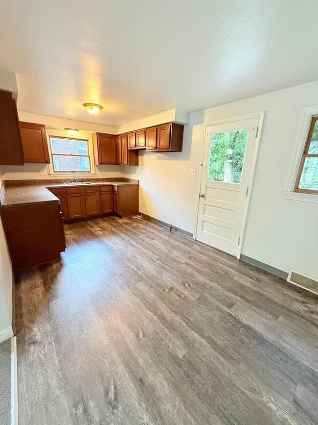 Building Photo - Freshly updated 4BD 1.5BA in Verona!!!