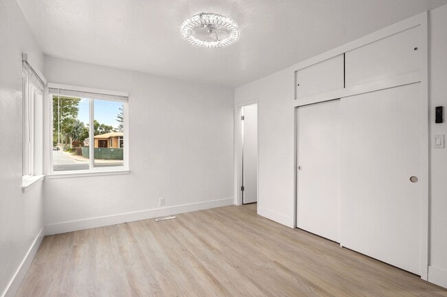 Building Photo - 10852 Alderbrook Ln