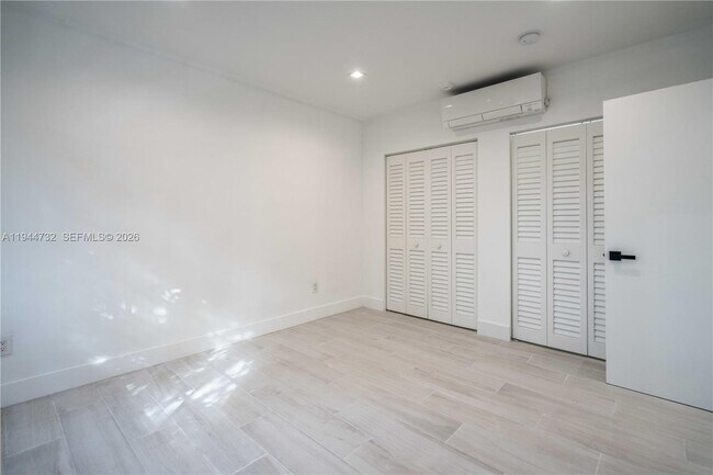 Building Photo - 960 Jefferson Ave