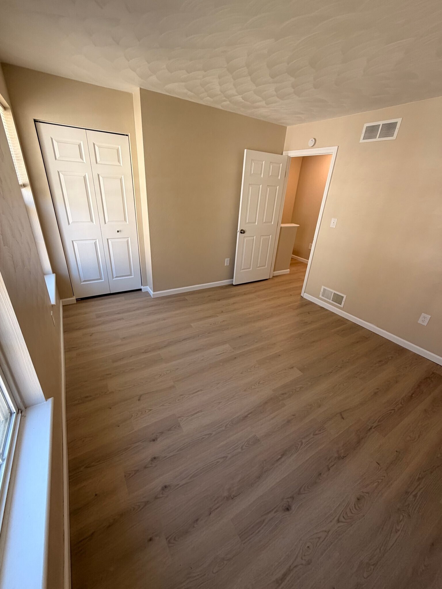 Building Photo - 1011 Pinoak Ct