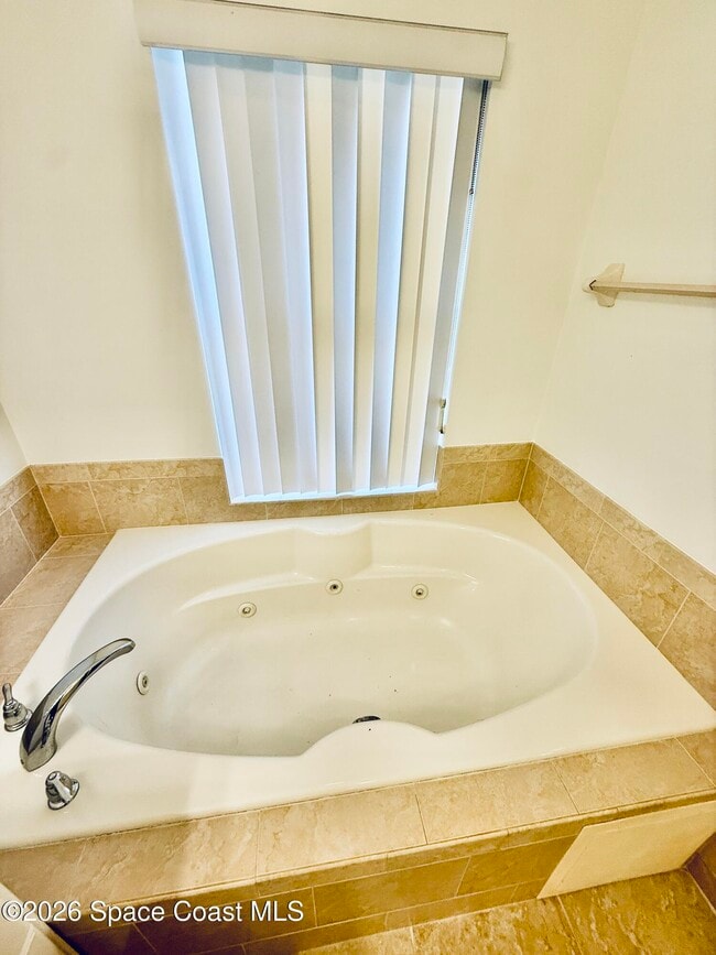 Building Photo - 860 Vignoles NE Ave