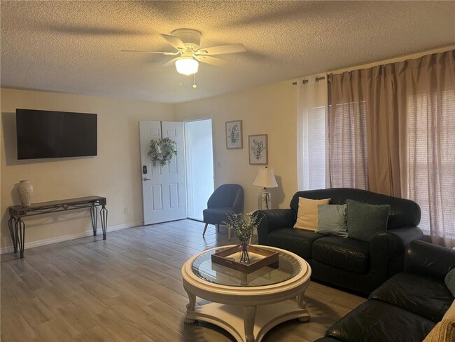 Building Photo - 2208 Valleybrook Ave