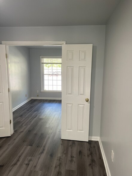 Building Photo - 104 Haverford Dr