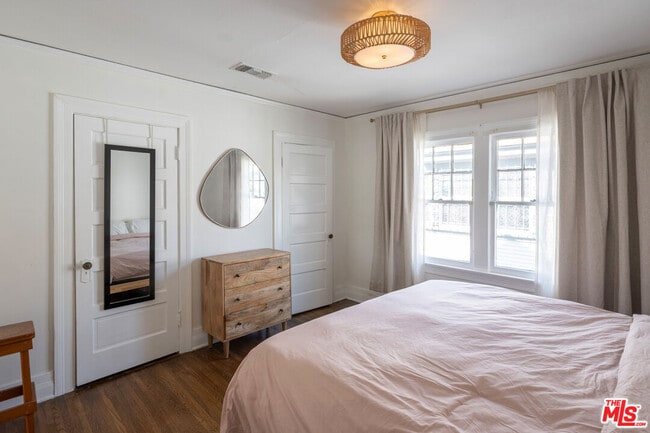 Building Photo - 5742 6th Ave