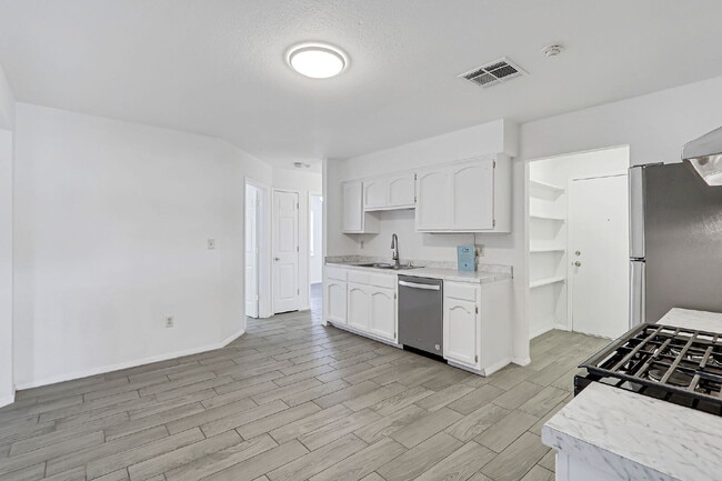 Building Photo - 1724 Gambel Quail Dr