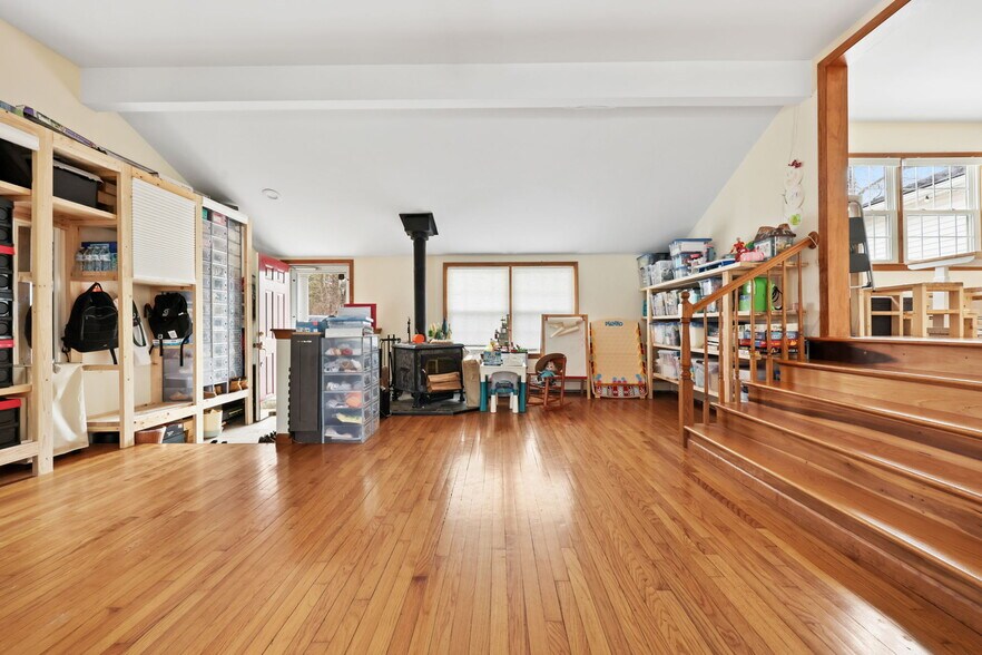 Building Photo - 2881 Meadowcrest Dr