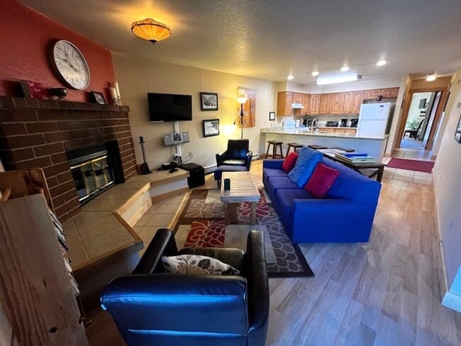 Building Photo - Long Term Rental- Lagoon Townhomes 720D