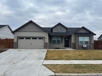 Building Photo - 3 Bedroom + Office in NW Redmond