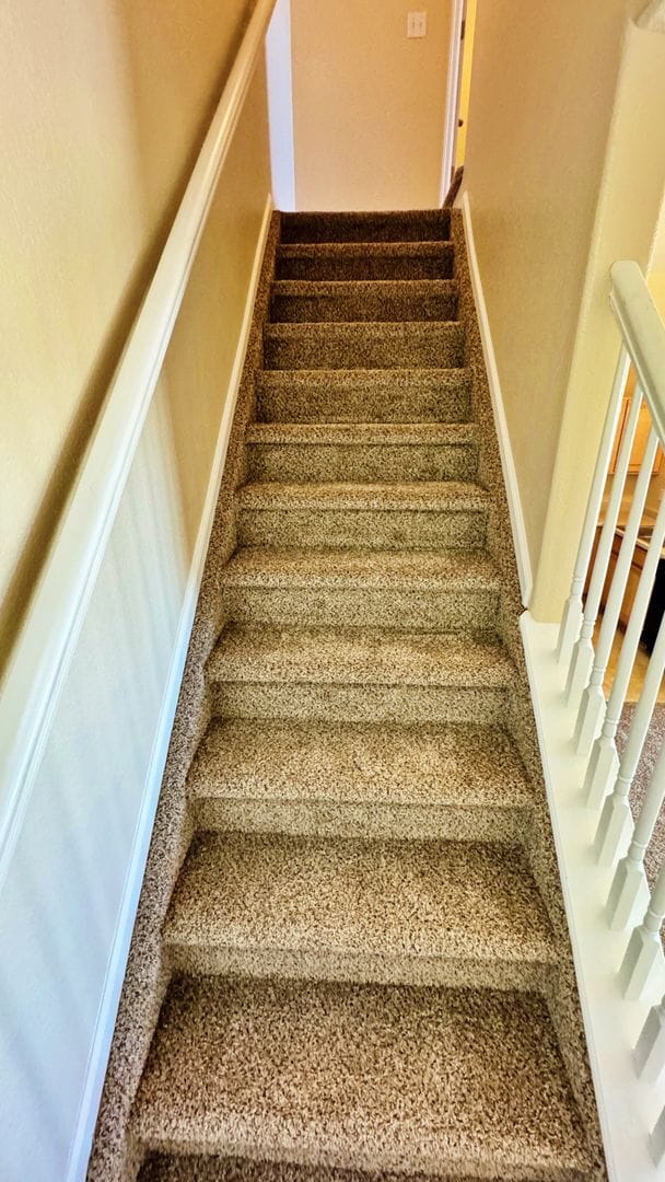 Building Photo - Fantastic NEWER Paint NEWER Carpet 2 Bed 2...