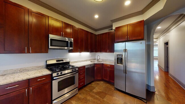 Building Photo - 438 E 45th Pl