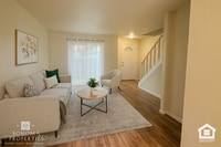 Building Photo - Charming 2BD/1.5BA Duplex