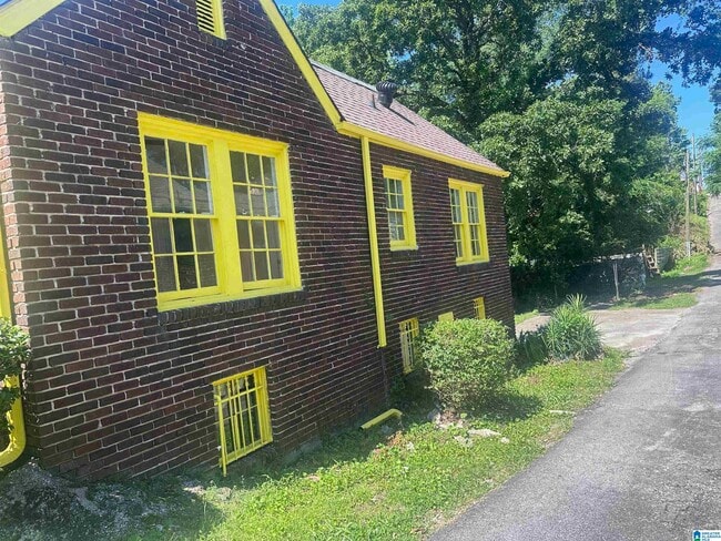 Building Photo - 3212 Avenue S