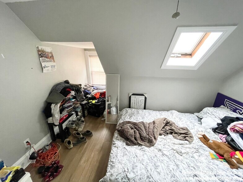 Building Photo - 31 Falcon St