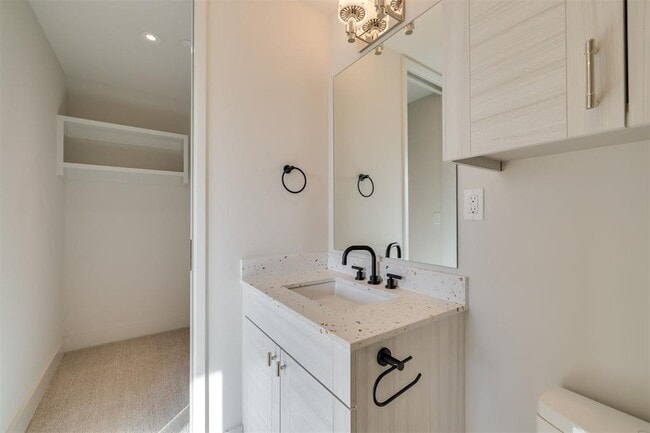 Building Photo - 1303 N Dewey Ave