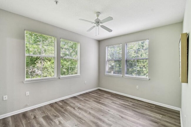 Building Photo - 2 bedroom in Jacksonville FL 32216